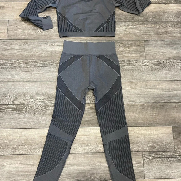 NWT Seamless Workout set -Stylist Grey Long Sleeve Top & High waisted Leggings S - Picture 2 of 5